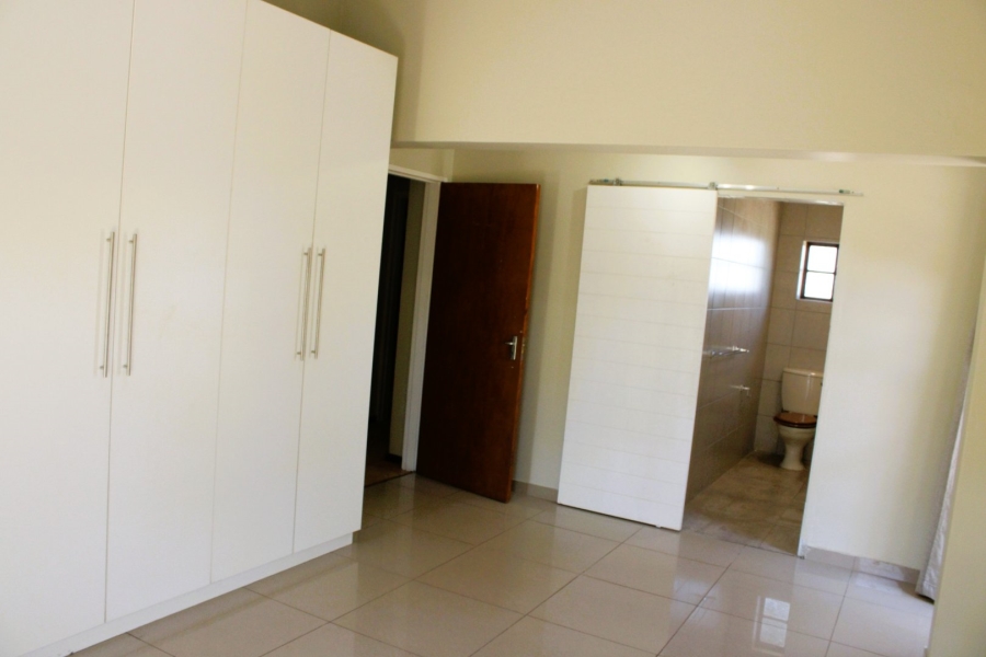 6 Bedroom Property for Sale in Gonubie Eastern Cape